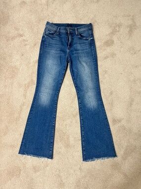 MOTHER The Weekender Fray Hop On Hop Off Size 28 Flare Raw Hem Like New